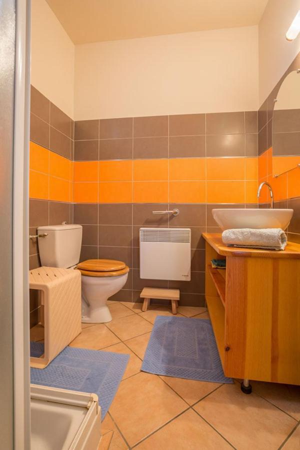 Gite De Groupe 15 A 19P, Parc, Salle De Reception - Chambres D'Hotes En Semaine Villeneuve-de-Berg Dış mekan fotoğraf