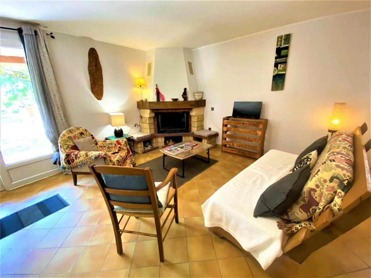 Gite De Groupe 15 A 19P, Parc, Salle De Reception - Chambres D'Hotes En Semaine Villeneuve-de-Berg Dış mekan fotoğraf